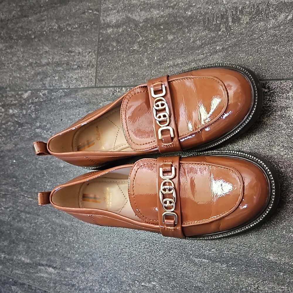 🔸️Sam Edelman shiny brown loafers with gold silver chain detail